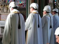 Notre Dame’da yangın sonrası ilk ayin