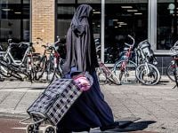 Burka giyene 150 avro ceza