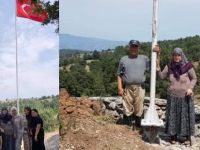 Gurbetçiden köyüne dev Türk bayrağı