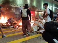 Hong Kong’da protestolar sürüyor