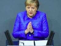 Merkel: Tüm inananlarla zihnen beraberim