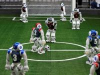 Robot futbolcular, insan rakiplerine karşı