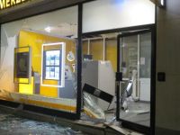 ATM’yi havaya uçurup soydular