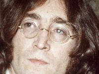 John Lennon’un gözlüğü rekor fiyata satıldı