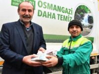 Bulduğu parayı teslim etti
