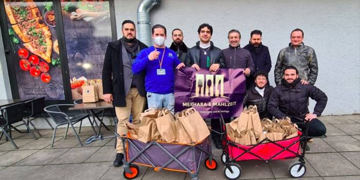 Almanya'da yaşayan Türkler sokakta kalan ihtiyaç sahiplerine yardım eli uzattı