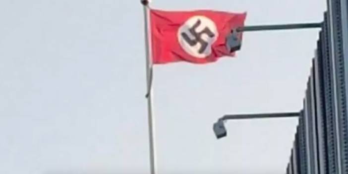 Nazi bayraklı cenaze ülkeyi karıştırdı!