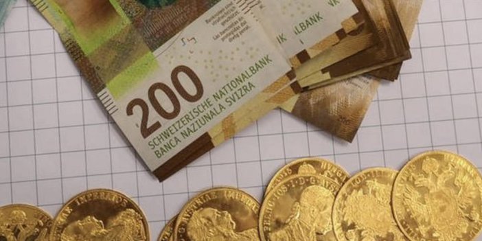 Kitap aralarına koyduğu paraları yurt dışına kaçırmak istedi