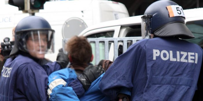 Kimlik kontrolü krizi dönüştü! Polise karşı açtığı davayı kazandı...