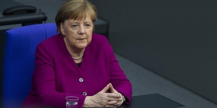 Angela Merkel siyasi sahneye geri dönüyor