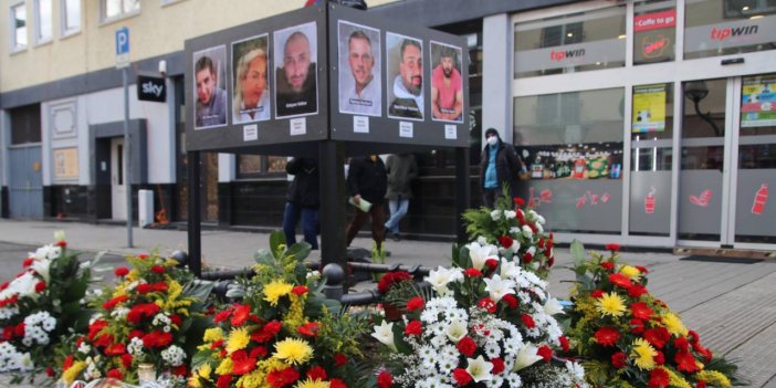Hanau'daki ırkçı saldırıda hayatını kaybedenleri anmak için türkü söylediler