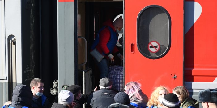 Ukrayna'nın Donbas bölgesindeki sivillerin Rusya'ya tahliyesi sürüyor
