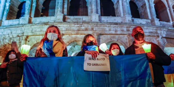 İtalya'da Rusya'nın Ukrayna'ya saldırısı protesto edildi
