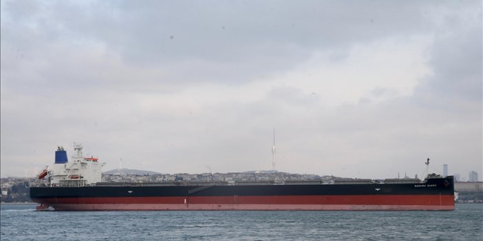 Ukrayna açıklarında füze isabet eden kargo gemisi İstanbul Boğazı'ndan geçti