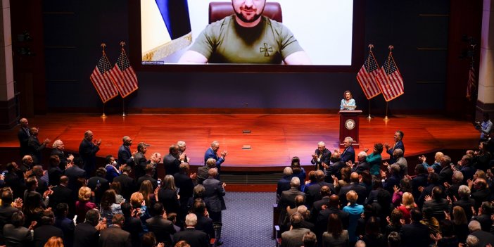 Zelenskiy: "Uçuşa yasak bölge oluşturulmasını istemek çok mu fazla?"