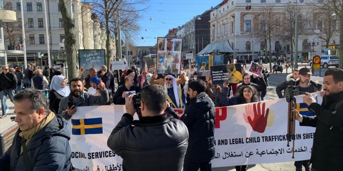 İsveç'te müslüman ebeveynlerin çocuklarını ellerinden almışlardı... Protesto sürüyor!