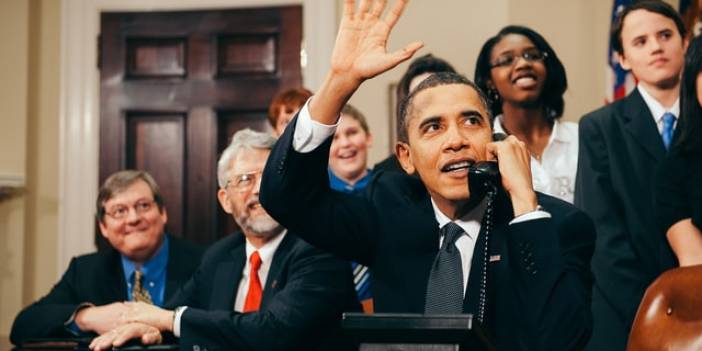 Obama'nın Biden esprisi salonu kahkahaya boğdu!
