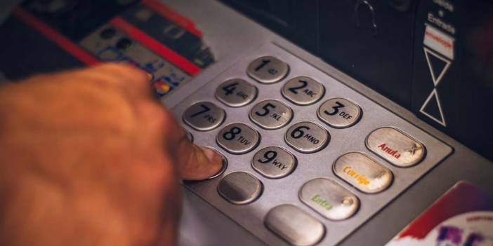 Almanya'da 'yanınızda bez olmadan ATM'den para çekmeyin' uyarısı yapıldı
