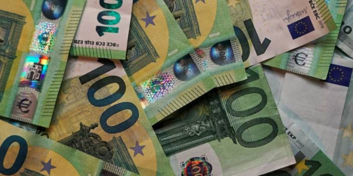 Tek seferde ele geçirilen en yüksek meblağ! Almanya'dan Türkiye'ye giden sürücü gümrükte Euro'larından oldu...