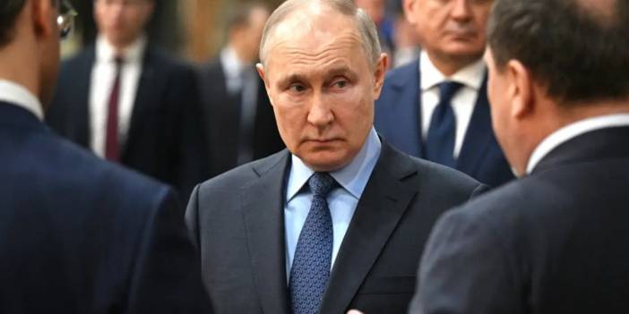 Putin'in kafasındaki 'kara iz' gündem oldu