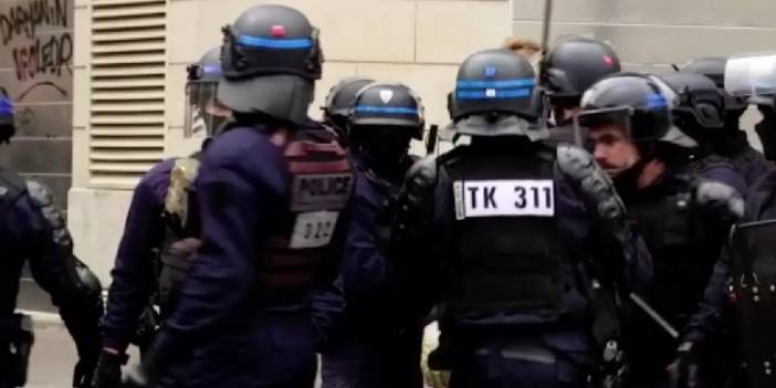 Paris'te protestoculara polisten müdahale