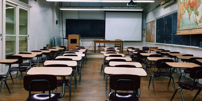 Hamburg'da neler oluyor... Öğrenciler öğretmene silah çekti