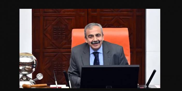 Sırrı Süreyya Önder yine güldürdü: Kürt böreği Meclis’te