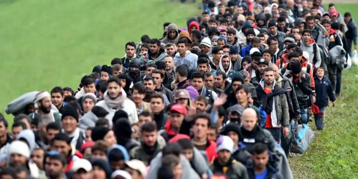 Almanya'da başı Suriyeliler ve Türkler çekiyor: Yüz binlerce başvuru