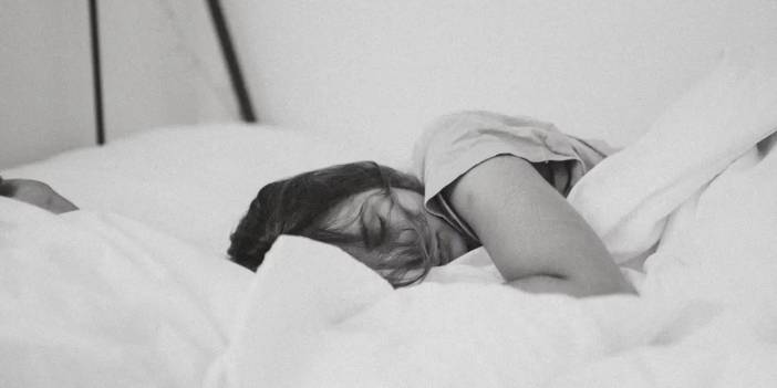 Bu belirtilere dikkat: Uyku felci geçiriyor olabilirsiniz