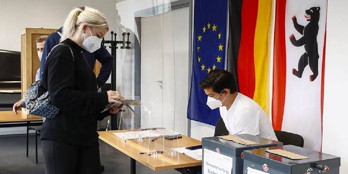 Almanya'da "koalisyon bitsin" oylaması yapan parti 1 yıl sonraki seçimler için kararını şimdiden verdi