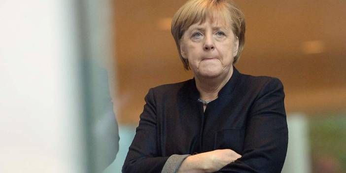 Aşırı sağcıların hedefinde Merkel var: İslamcıları sınır dışı edin