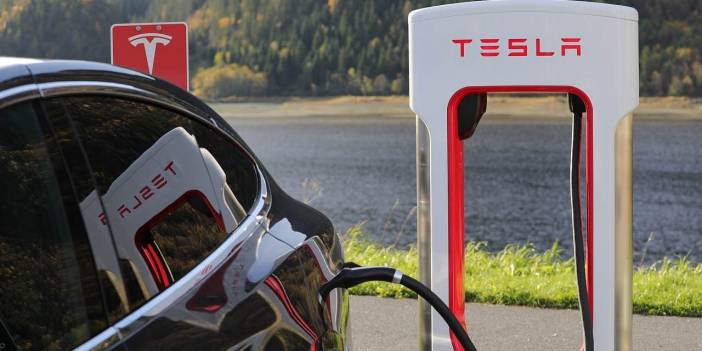 Tesla 1.6 milyon otomobilini geri çağırdı