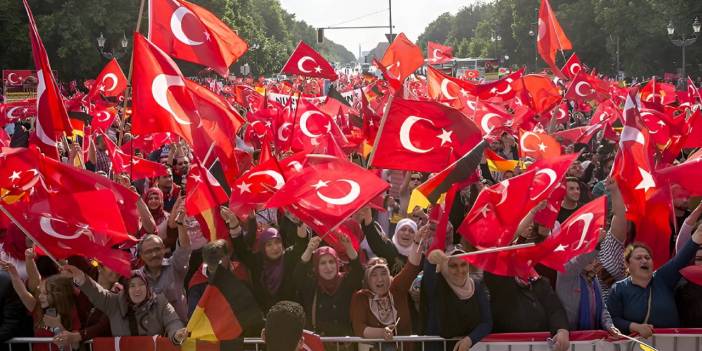 Almanya'da yaşayan Türklere çağrı: "Bu partiye oy vermeyin..."