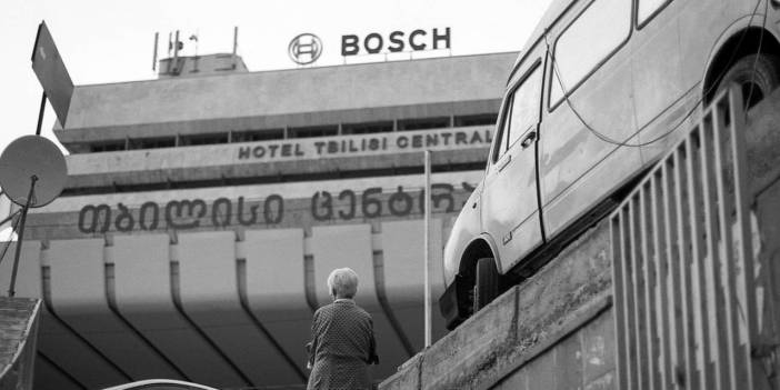 Alman dev firma Bosch, genel merkezini satışa çıkardı