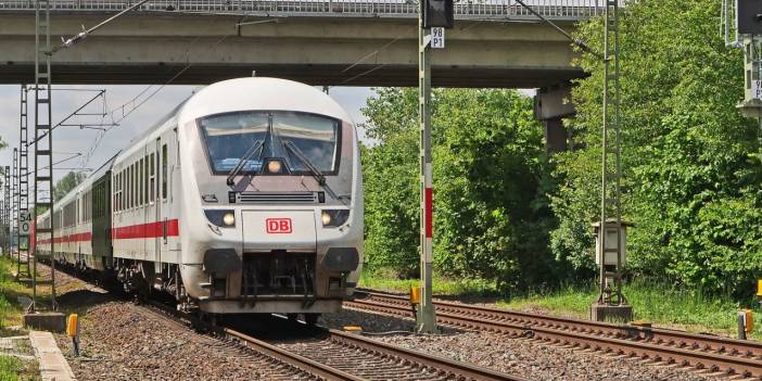 Almanya'da önceden duyurulmadan yüzlerce tren seferi iptal edilecek