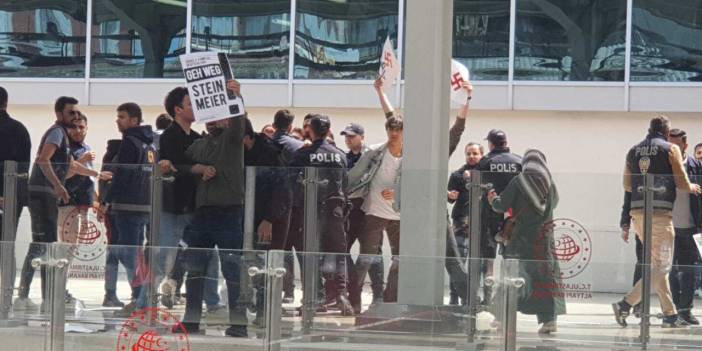 Sirkeci ziyareti sırasında Steinmeier protesto edildi