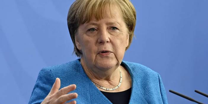 Almanya’da “Merkel” formülü masada