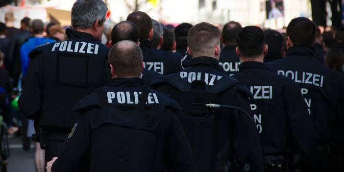 Çıplak mülteci yine Stuttgart'ı karıştırdı