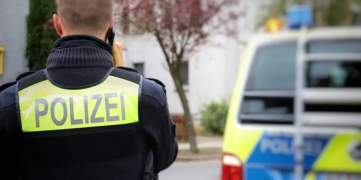 Almanya'da bıçakla dehşet saçan adamı polis öldürerek durdurdu