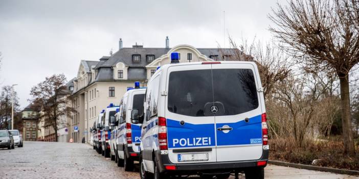 Hamburg'da polisten cami baskını