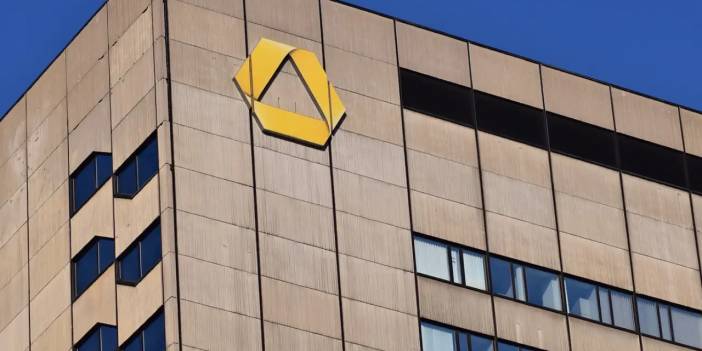 Geçen seneyi rekor kârla kapatmıştı: Alman hükümeti Commerzbank'ın hisselerini İtalyanlara sattı