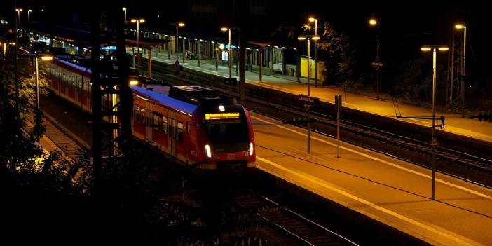 Almanya'daki Suriyeliler kıymete bindi: Otobüs ve tren sürücüsü kalmaz!