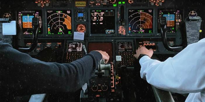 Lufthansa uçağında kaptan pilot bilincini kaybedince kriz yaşandı