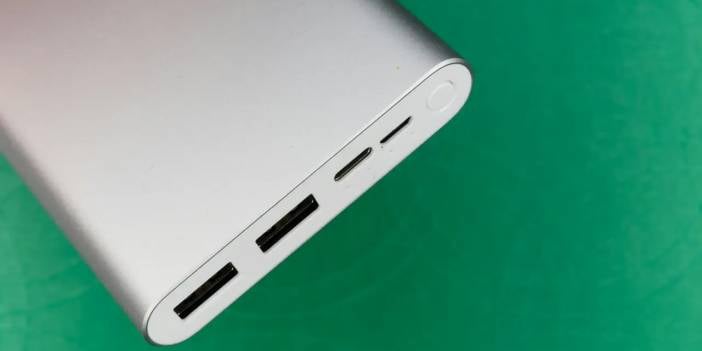 İsrail'e giden uçakta "powerbank" sorunu: Atina'ya acil iniş yaptı!