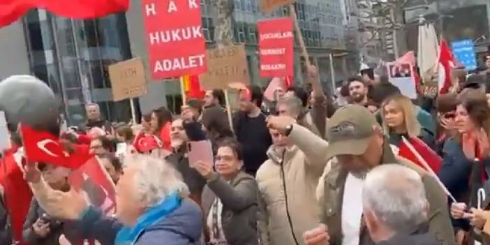 Stuttgart'ta Türk vatandaşları İmamoğlu için sokağa çıktı