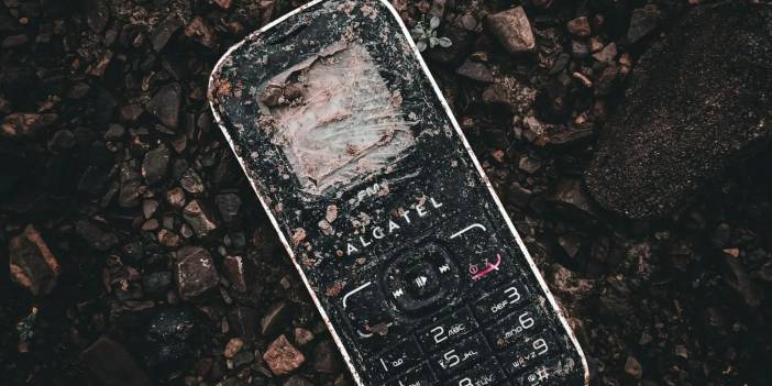 Almanlar 200 milyona yakın eski cep telefonunu evlerinde saklıyor