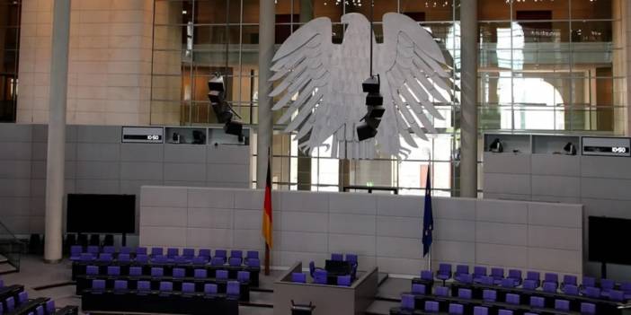 Alman Federal Meclisi’nde Filistin bayrağı açıldı