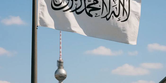 Taliban Almanya'da kendi bayrağını asmak istedi, kriz çıktı!