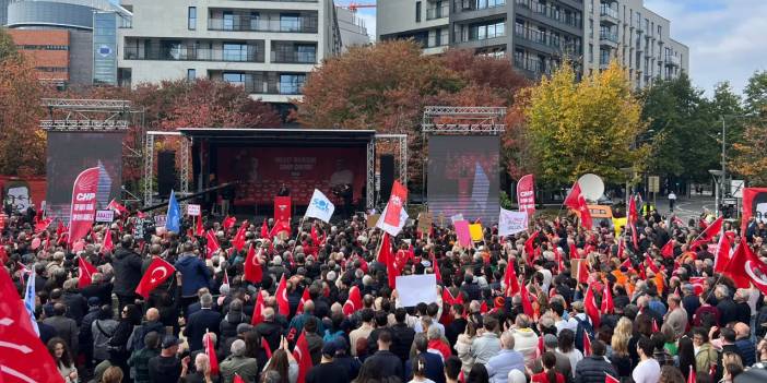 Özgür Özel'den Avrupa'da ilk eylem: "CHP'ye bu yüzden saldırıyorlar"