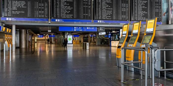 Frankfurt Havalimanı’nda bomba şakası büyük krize neden oldu